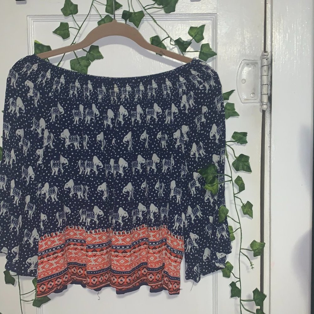 BCNC Off shoulder Elephant Shirt size M